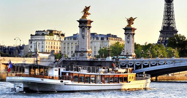 Christmas In Paris Cabaret Dinner Cruises Come To Paris