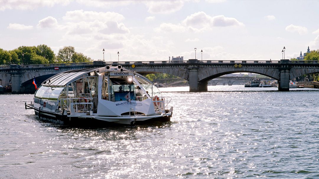Batobus, navette fluviale sur la Seine • Tarifs, horaires et Achat ...